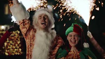 A Sausage CaRoll | Walkers Christmas Advert 2020 | Walkers Crisps