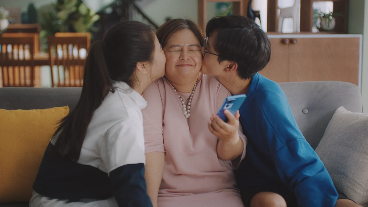 Oppo: Unlimited Mom, in Portrait 