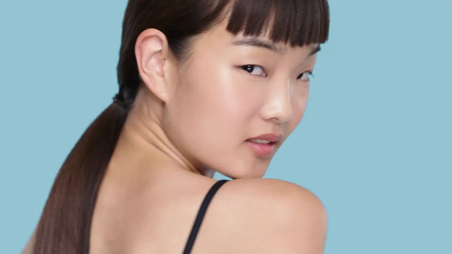 香奈儿广告模特外貌引网友争议，是太敏感了吗？ 