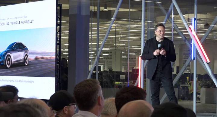 特斯拉年度「吹牛大会」: 10 年产 1 亿辆车，Tesla Bot 将改变经济，还有这些重磅消息