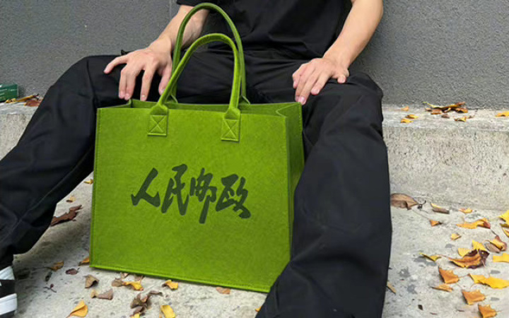 中国邮政卖包包了，设计好亮好绿