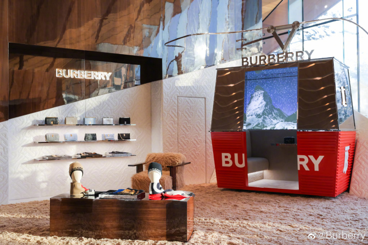 Burberry 开启 2022 外套系列限时精品店 Burberry 开启 2022 外套系列限时精品店