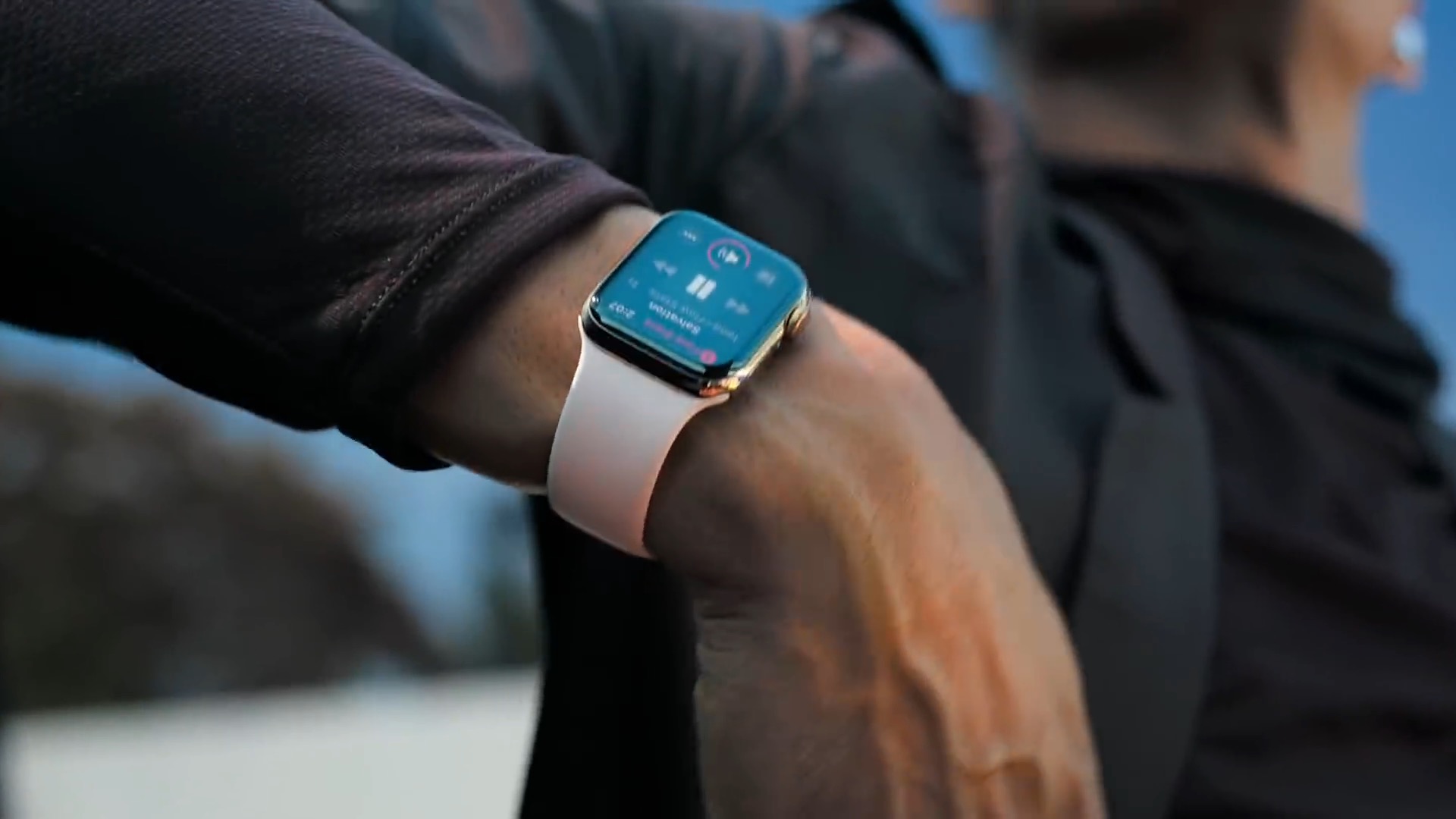 苹果 - Introducing Apple Watch Series 4 — Apple