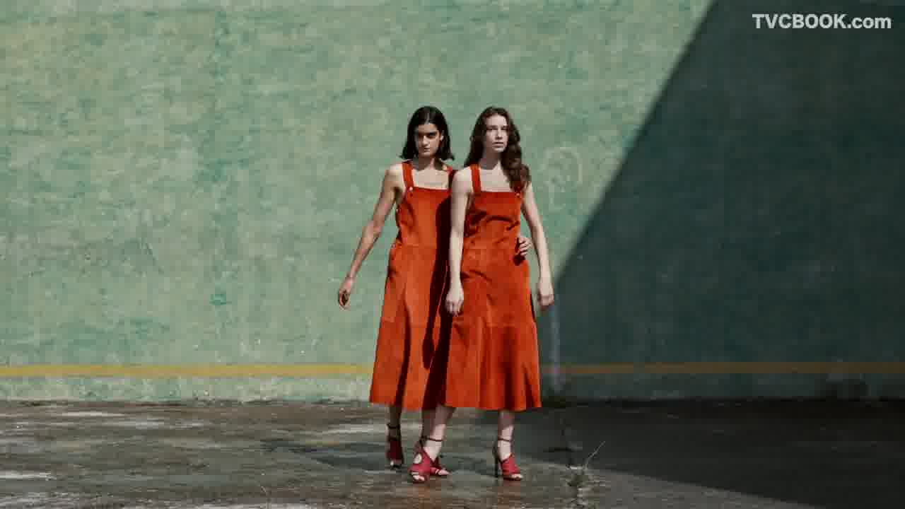 HERMES / Sellier Scarf / Commercial (2018)