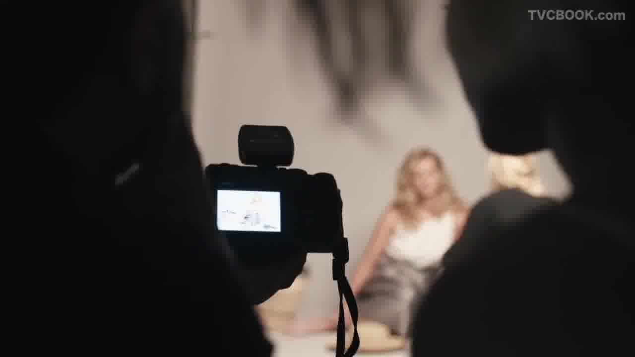 Behind the Scenes - Shooting with Petra Kvitová - Czech Republic I L'Occitane-IGVuUcyLGqQ