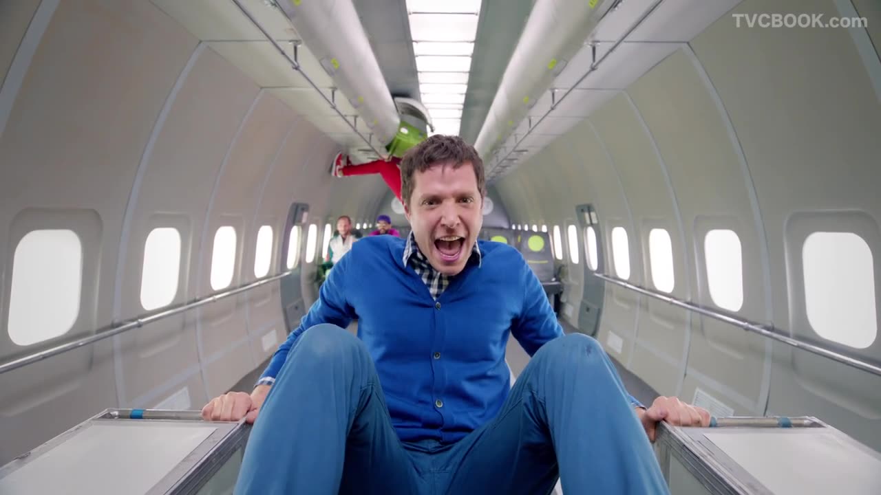 俄航和OK GO 一起在失重的机舱里大玩特玩
