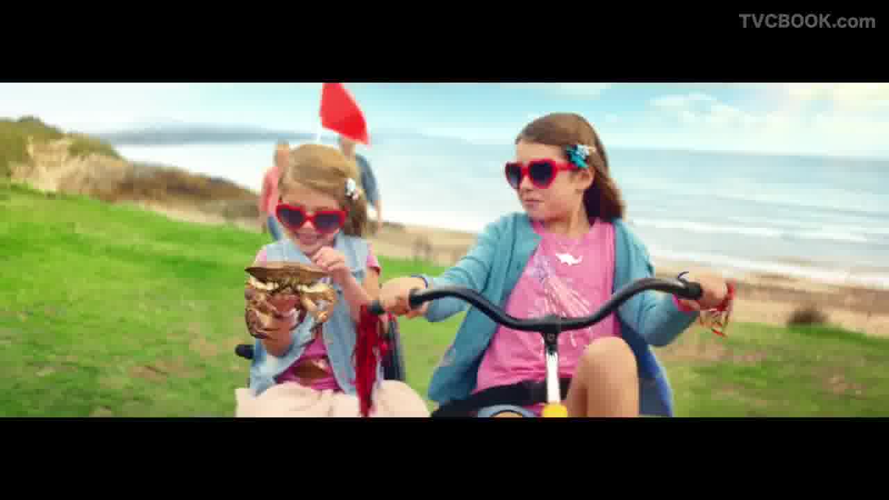 Haven的一个有趣广告片—调皮鬼小女孩在假日公园的环道旅行