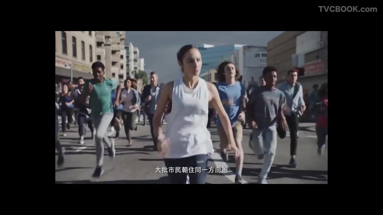 在耐克的 “灾难电影”广告，只有跑步者才能拯救地球