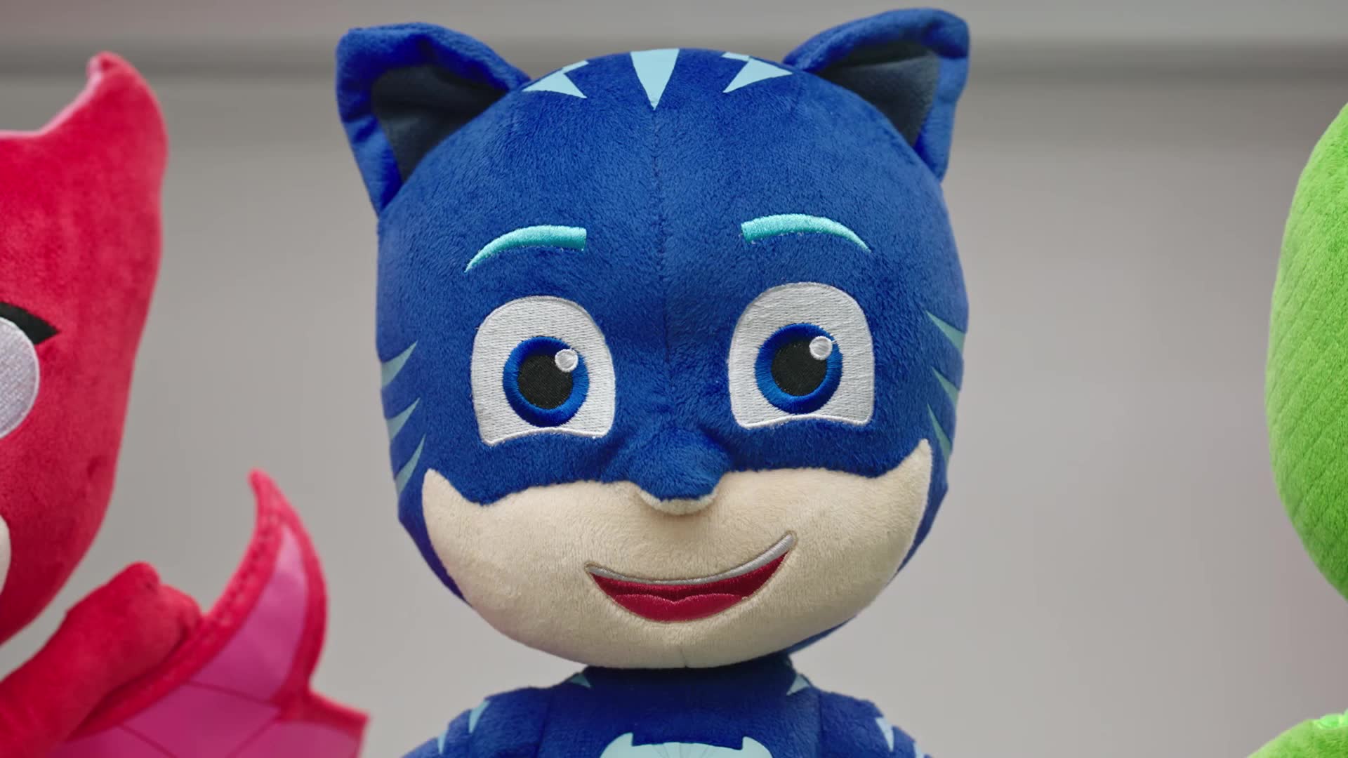 toys"r"us | trolls on parade for big book | holiday deals 2016