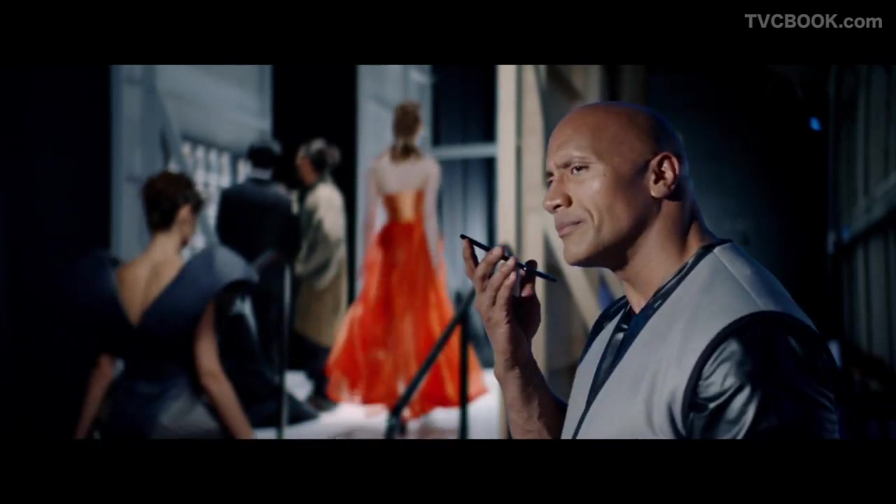 苹果 Apple - iPhone 7 - The Rock x Siri Dominate the Day