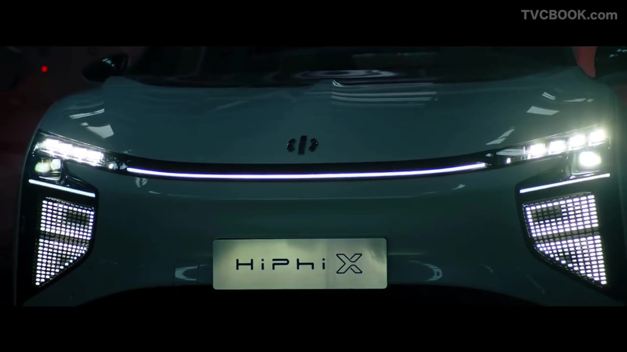 智能来袭！#高合HiPhi X# 无人驾驶，列阵发车。 深夜之舞，你 心动了吗？