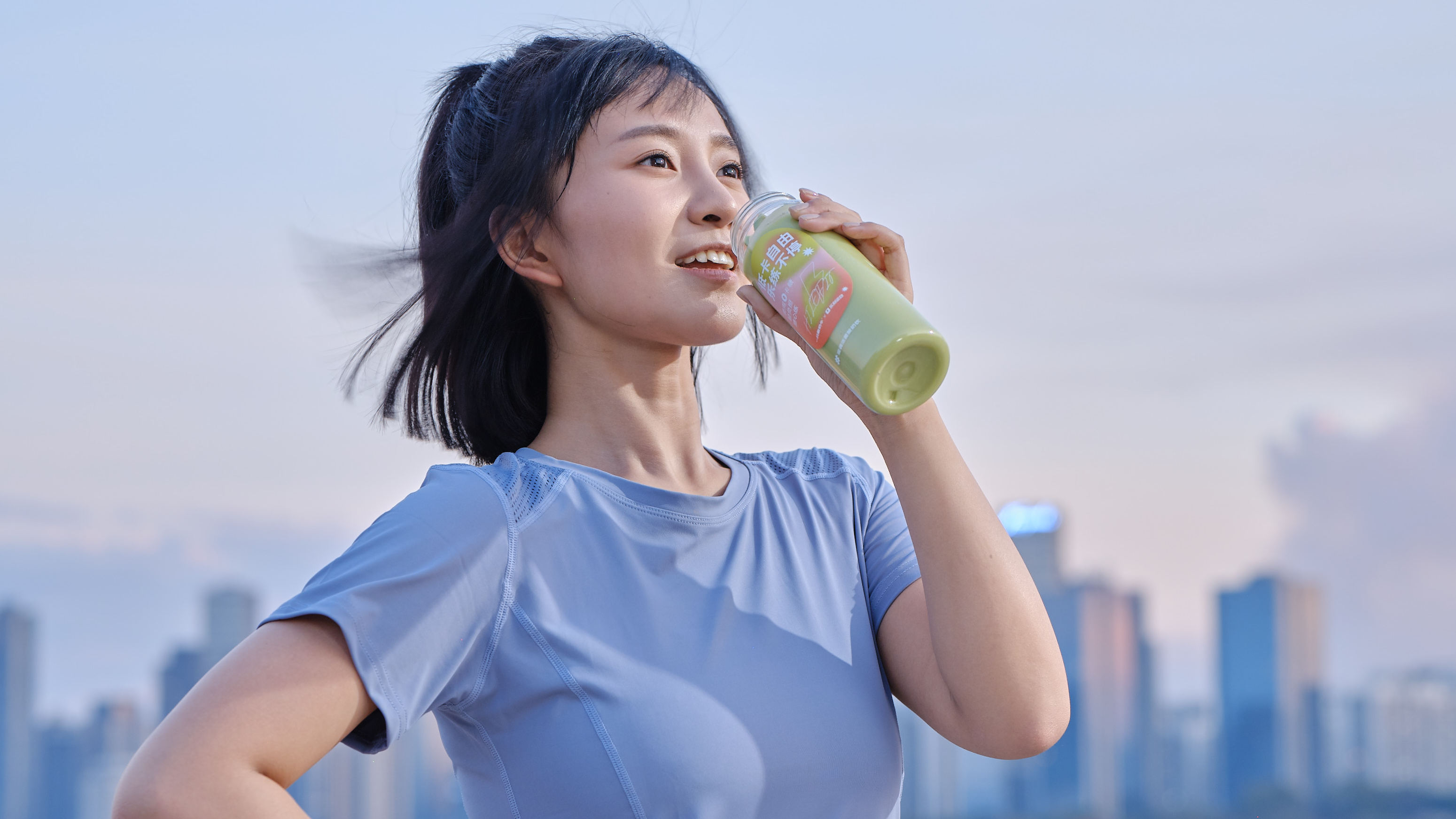 一只酸奶牛，满分的快乐