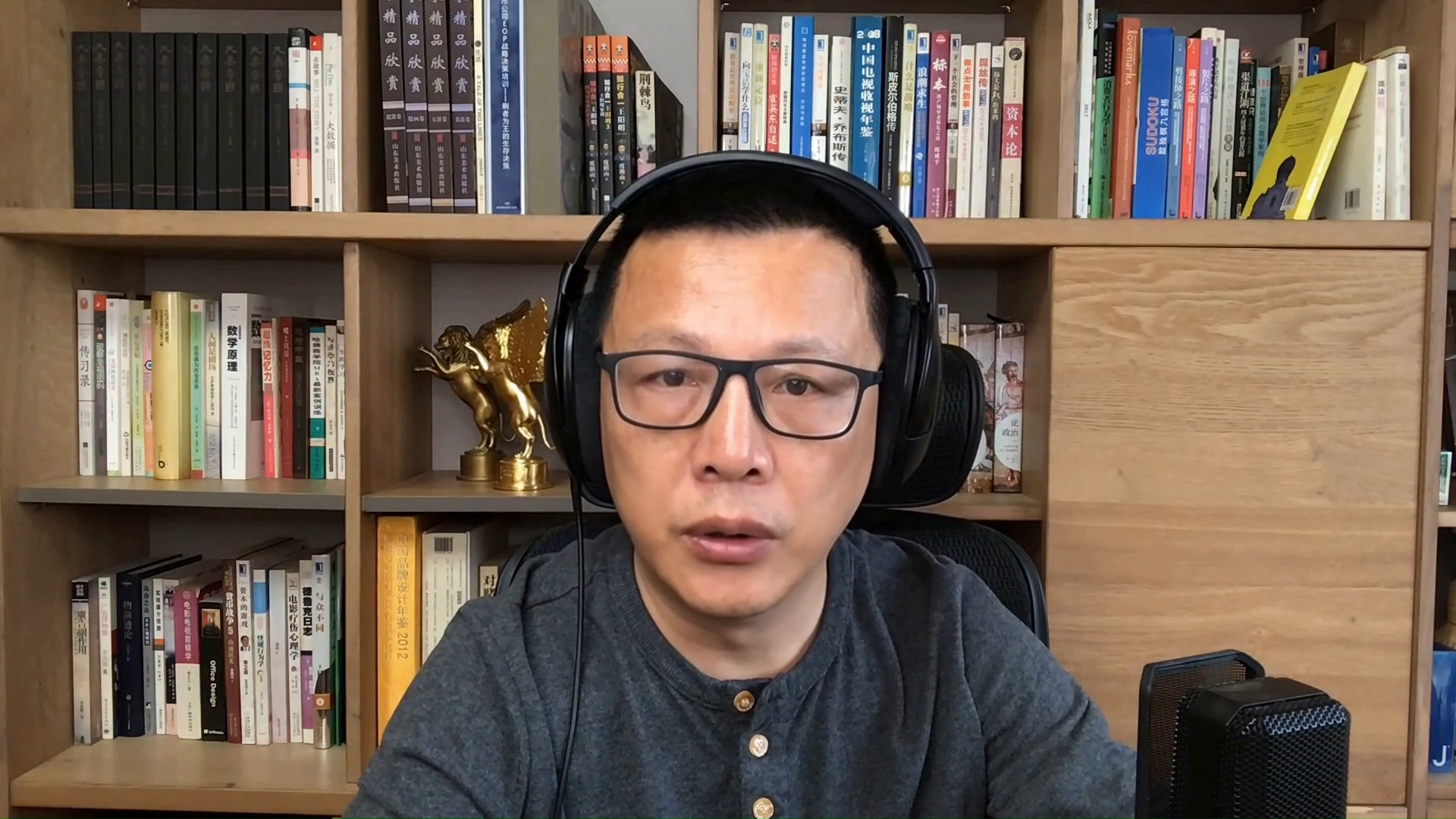 《AI的两面性：底层真相与隐藏风险》