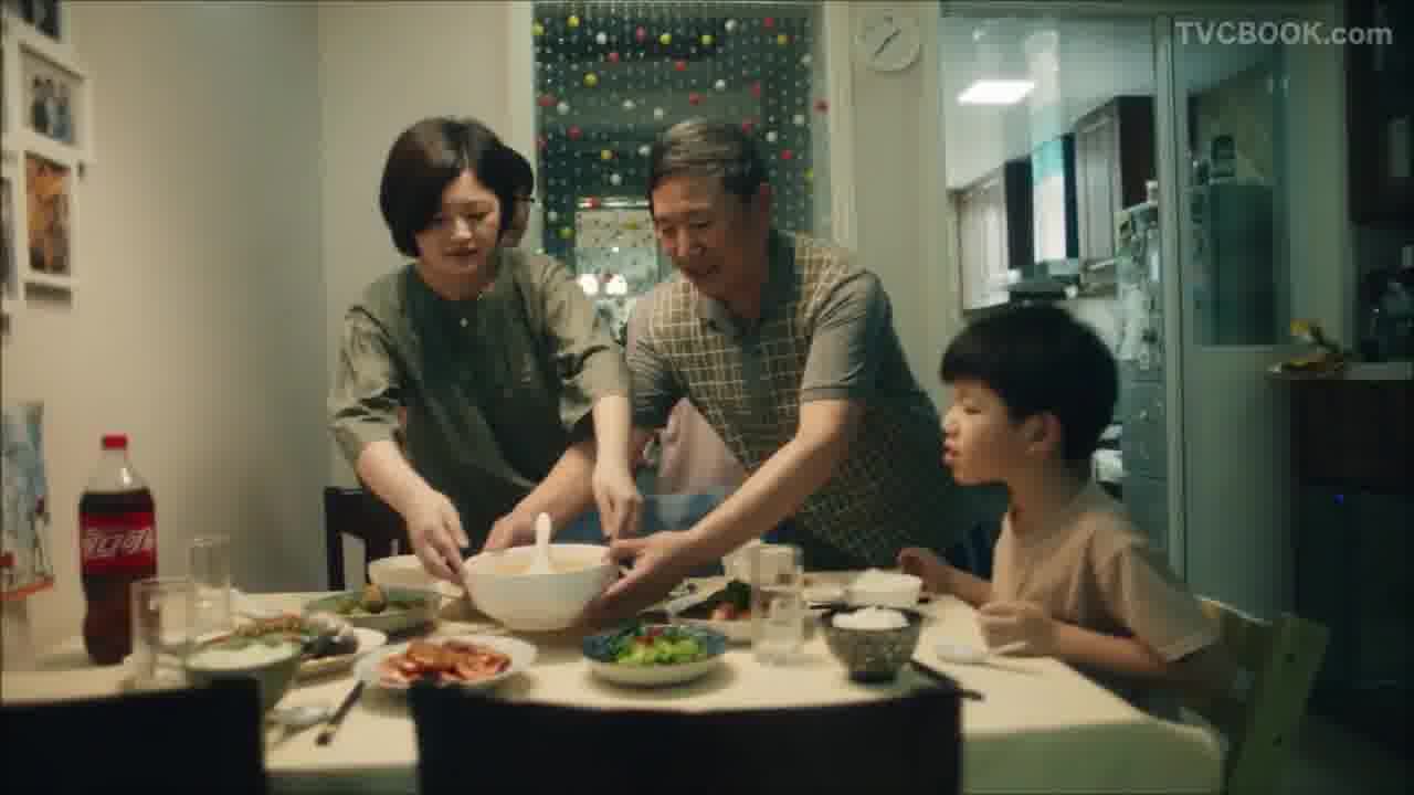 可口可乐《大餐，一起更美味》疫情积极的一面
