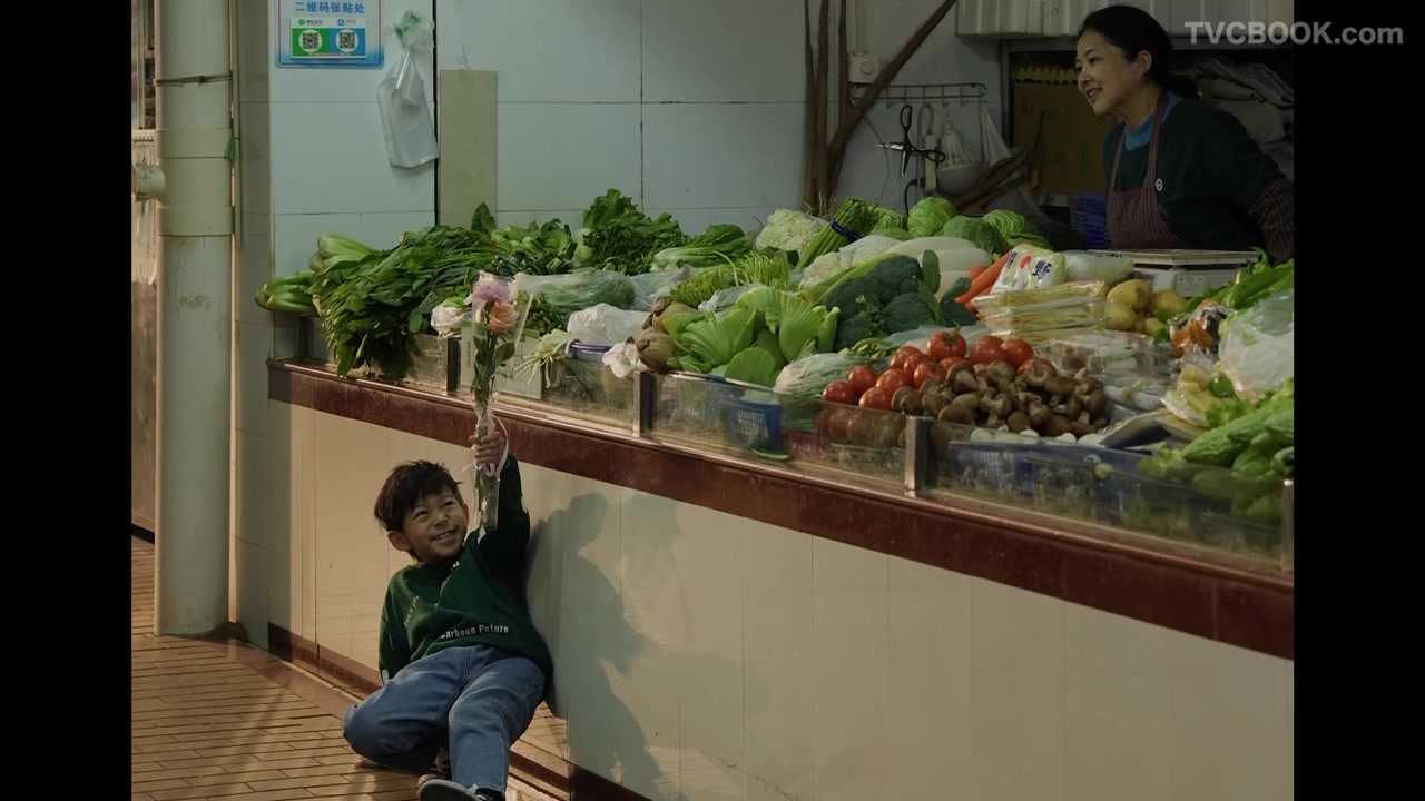 天生爱你的小小孩，孩子们比想象中更爱你！