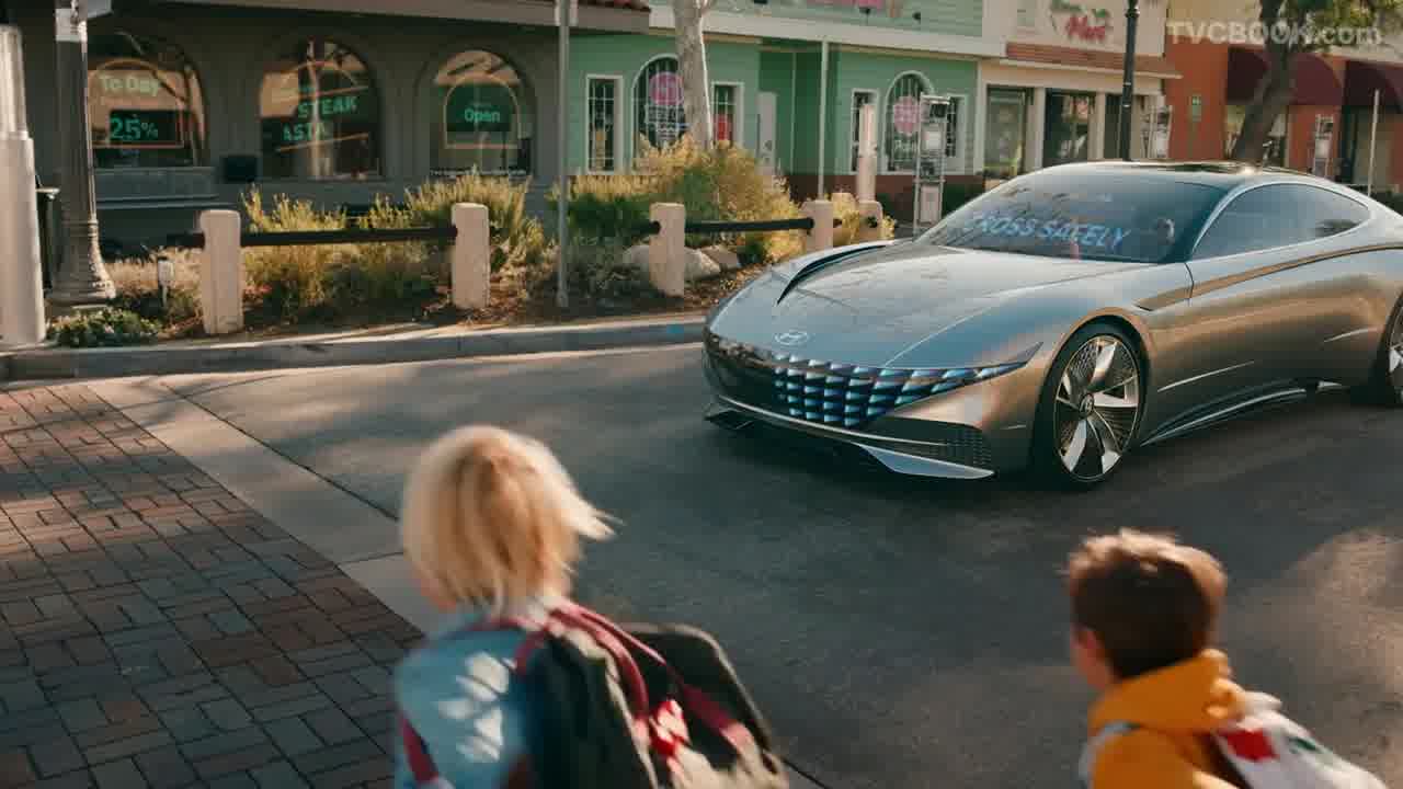 HYUNDAI_ Easy Life with Smart Technology _ Ep. 3 Meerkat Family