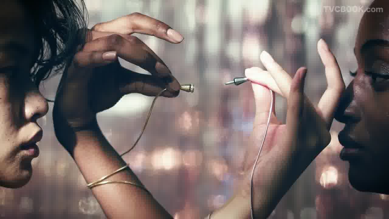 Twice as nice: Shape-shifting jewellery to tresure forever