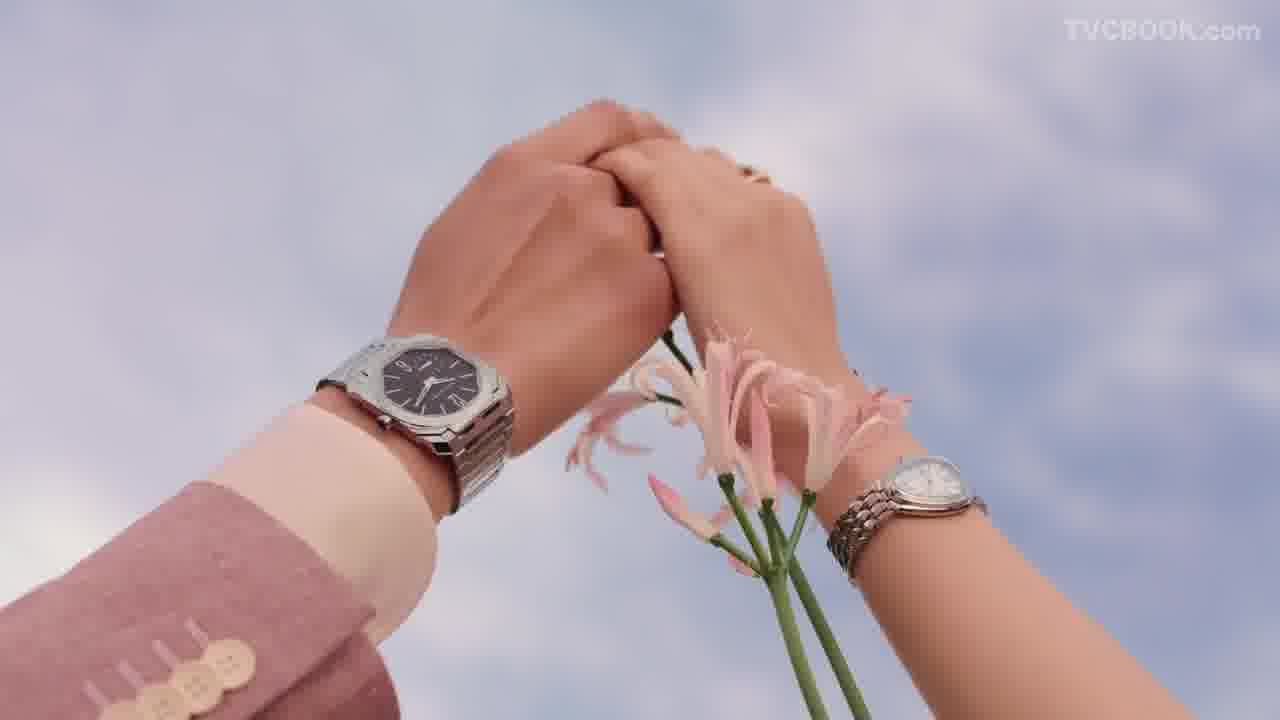 宝格丽拍了拍你的男朋友